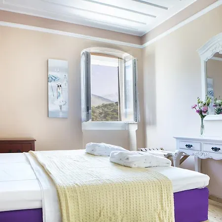 Iconic - Rosa Βίλα