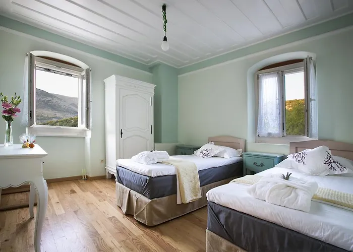 Iconic - Rosa * Αγία Ευφημία