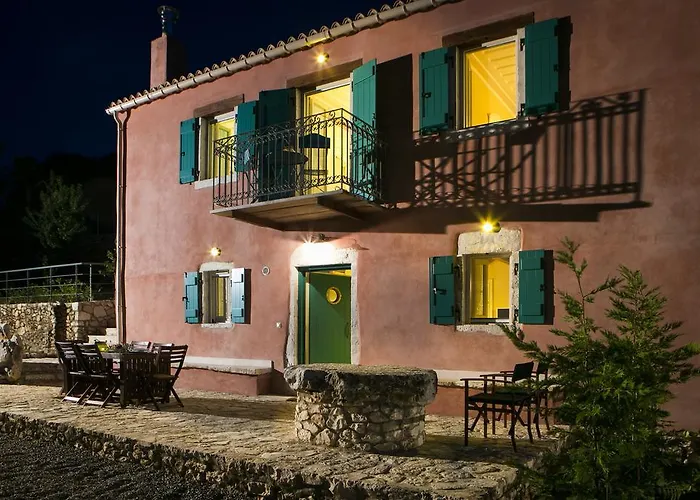 Iconic - Rosa Αγία Ευφημία